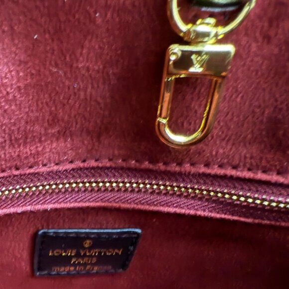 STUNNING LV Fashion Tote! BLACK Embossed MM Size with LV magnetic box and bag! - Picture 7 of 10